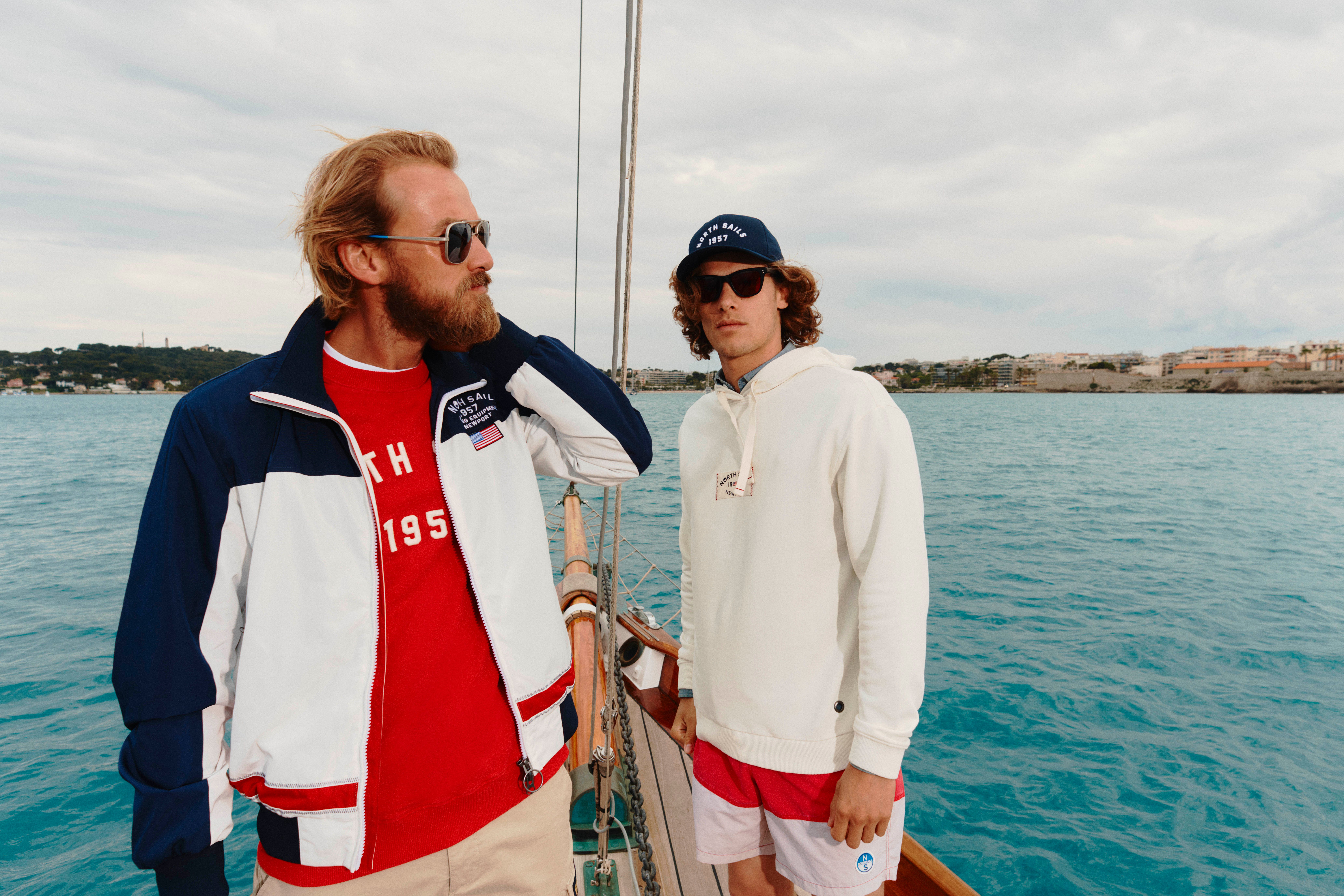 Model trägt ein Outfit von North Sails, Slide 2
