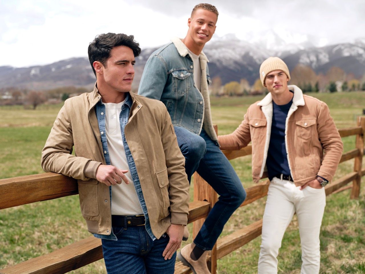 Model trägt ein Outfit von U.S. Polo Assn., Slide 2